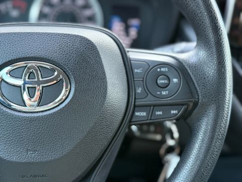 Used 2021 Toyota Corolla LE image 30