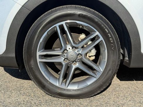 Used 2017 Hyundai Santa Fe Limited FWD image 16