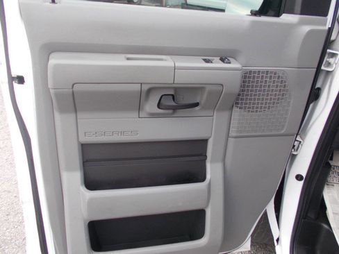 Used 2014 Ford E-250 and Econoline 250 w/ Power Group image 12