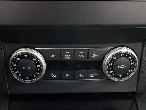 Used 2011 Mercedes-Benz GLK 350 2WD image 32