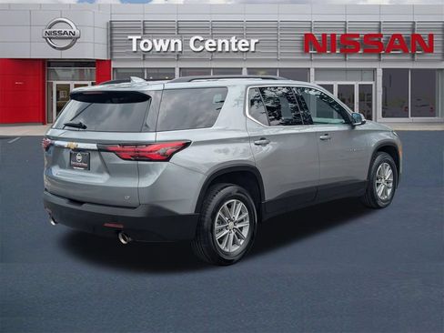 Used 2023 Chevrolet Traverse LT FWD image 7
