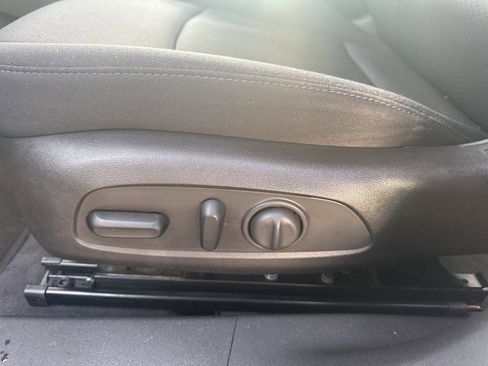 Used 2017 Chevrolet Malibu LT image 12