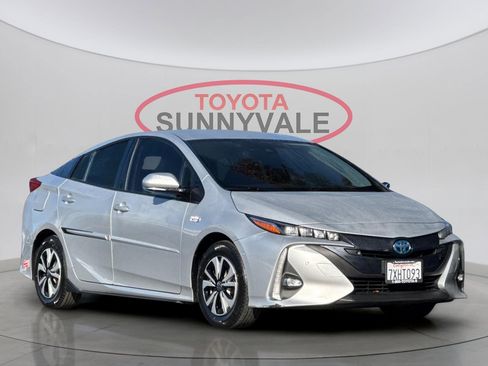Used 2017 Toyota Prius Prime Advanced image 11