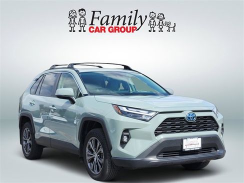 Used 2023 Toyota RAV4 XLE Premium image 2