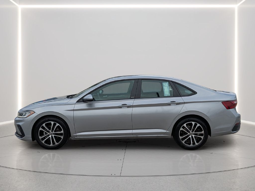 Used 2026 Volkswagen Jetta Sport FWD image 5