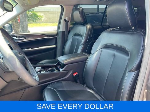 Used 2023 Jeep Grand Cherokee L Limited AWD/4WD image 12
