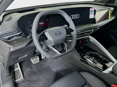 New 2025 Audi SQ5 Prestige image 9