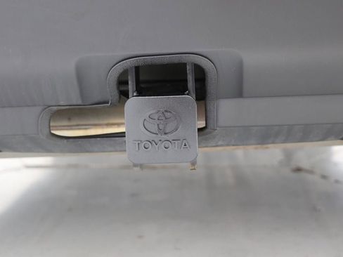 Used 2020 Toyota RAV4 XLE Premium image 9