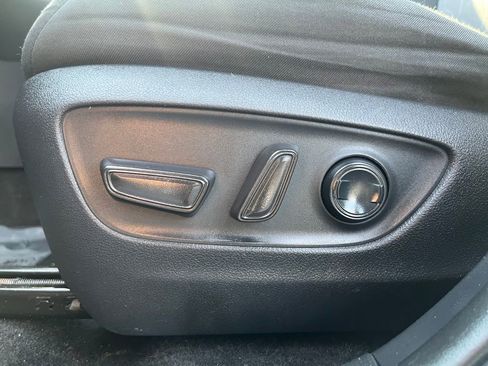 Used 2020 Toyota RAV4 XLE w/ Carpet Mat Package AWD/4WD image 24