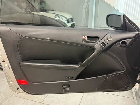 Used 2013 Hyundai Genesis 3.8 image 13