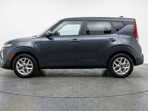 Used 2025 Kia Soul LX w/ LX Technology Package FWD image 5