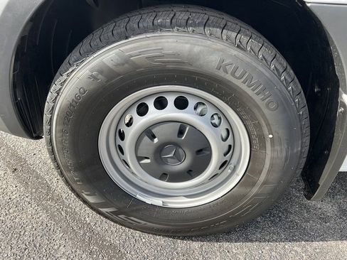 Used 2024 Mercedes-Benz Sprinter 2500 image 13