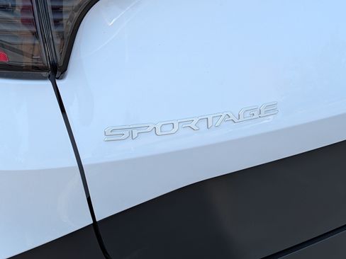 Certified 2026 Kia Sportage EX FWD image 5