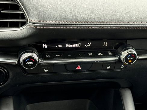 Used 2024 MAZDA MAZDA3 s image 27