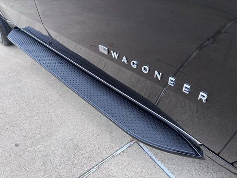 Used 2024 Jeep Wagoneer L Series II RWD image 6