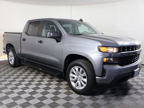 Used 2020 Chevrolet Silverado 1500 Custom w/ Custom Value Package image 2