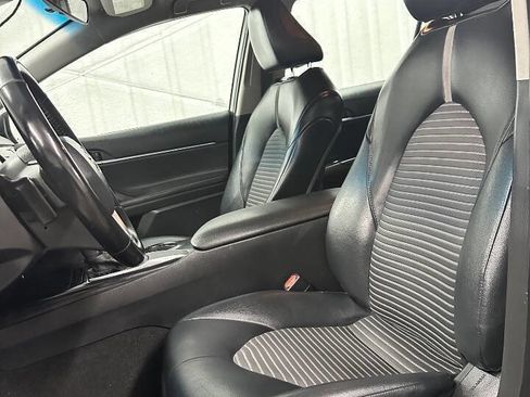 Used 2020 Toyota Camry SE image 15