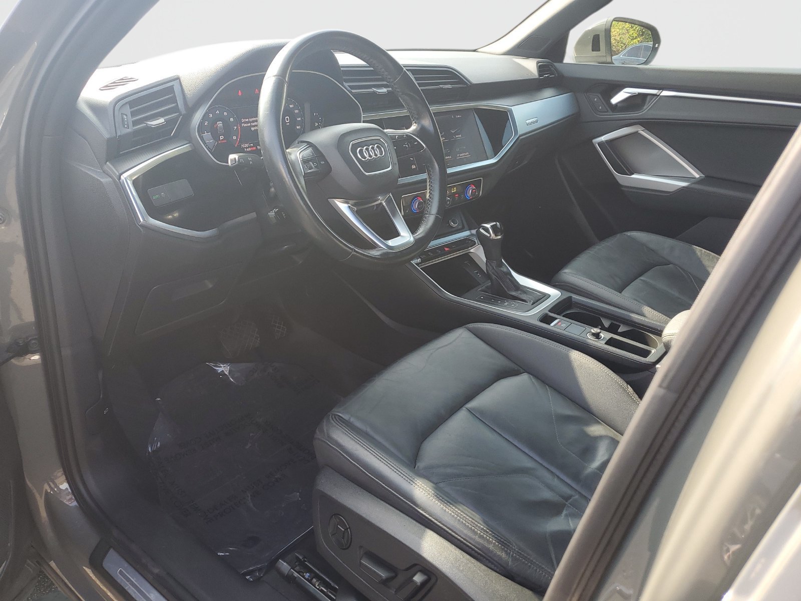 Used 2020 Audi Q3 2.0T Premium w/ Convenience Package AWD/4WD image 19