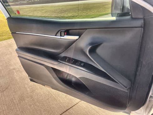 Used 2019 Toyota Camry SE FWD image 30