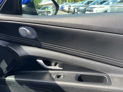Used 2023 Hyundai Elantra Limited FWD image 50