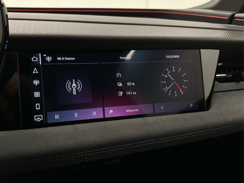 Used 2025 Audi SQ6 e-tron Prestige w/ 21" Black Optic Wheel Package image 37