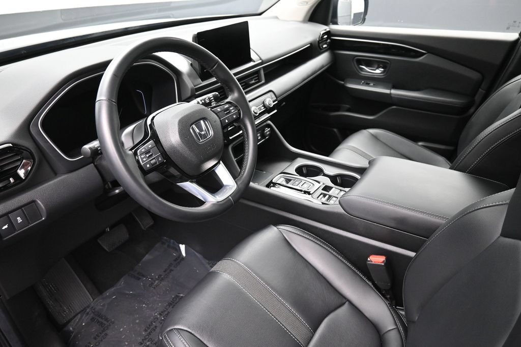 Used 2025 Honda Pilot Touring image 16