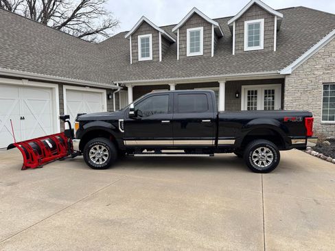 Used 2017 Ford F250 XLT w/ XLT Premium Package image 4