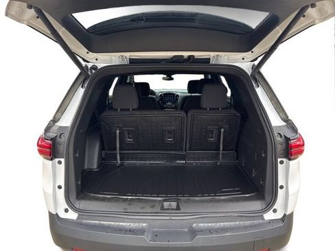Used 2023 Chevrolet Traverse LT FWD image 12