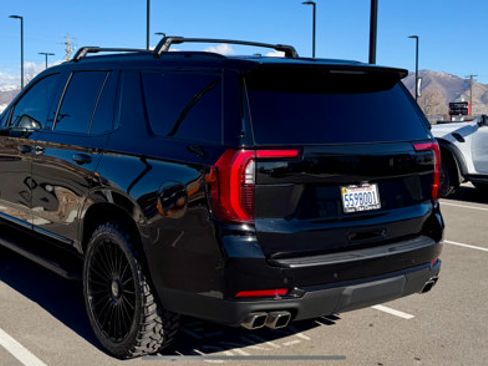 Used 2025 GMC Yukon Denali AWD/4WD image 8