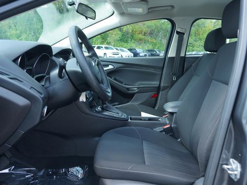Used 2017 Ford Focus SE FWD image 19