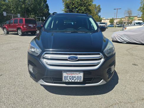 Used 2018 Ford Escape SEL FWD image 2