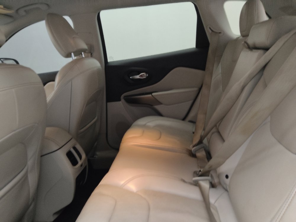 Used 2019 Jeep Cherokee Limited FWD image 18