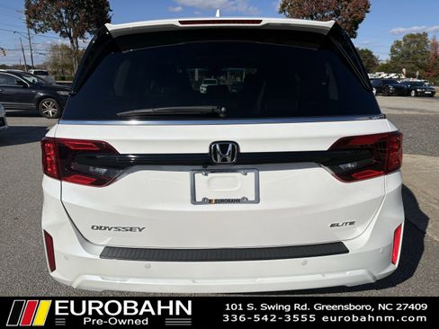 Used 2025 Honda Odyssey Elite image 4
