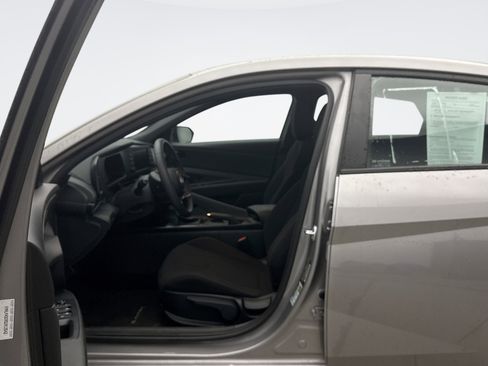 Used 2025 Hyundai Elantra Sport image 8
