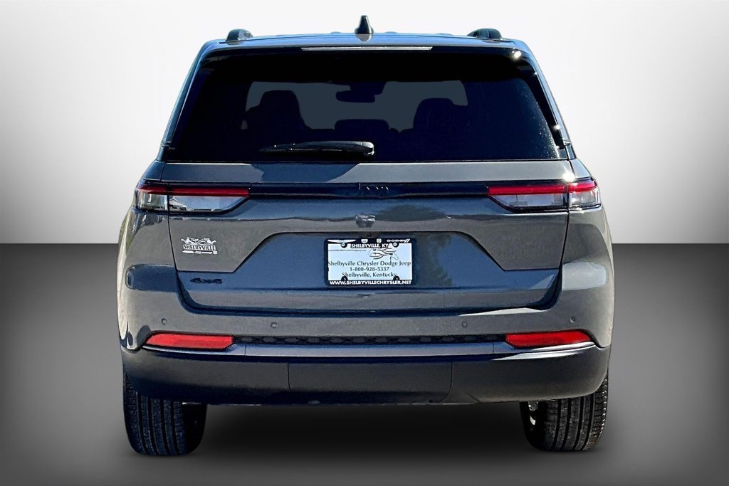 New 2027 Jeep Grand Cherokee Limited w/ Limited Altitude Package AWD/4WD image 4