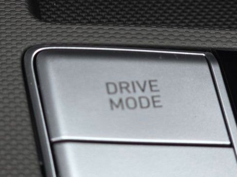 New 2025 Hyundai Elantra Sport image 12