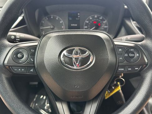 Used 2025 Toyota Corolla LE image 22
