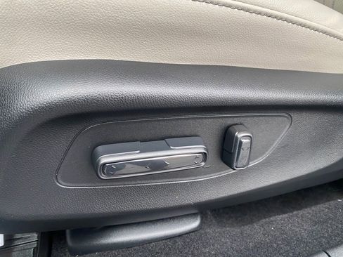 Used 2023 Honda HR-V EX-L image 11