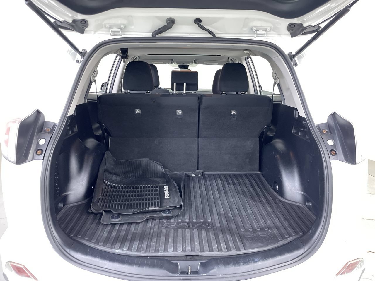 Used 2018 Toyota RAV4 XLE w/ Plus Extra Value Package AWD/4WD image 23