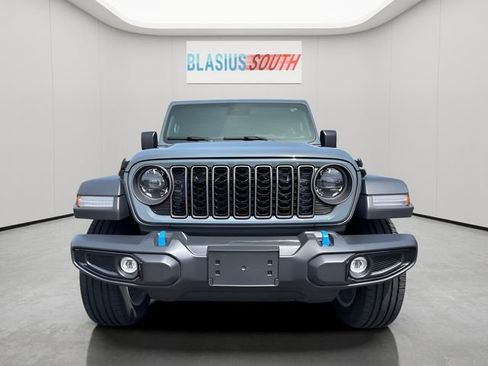 Used 2024 Jeep Wrangler Unlimited w/ Convenience Group AWD/4WD image 8