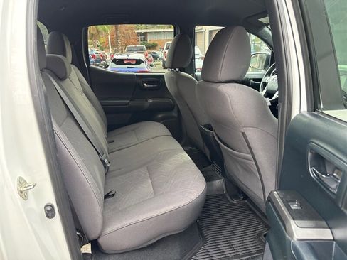 Used 2017 Toyota Tacoma TRD Off-Road image 24