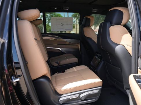 New 2025 Cadillac Escalade IQ Luxury 2 w/ LPO, Radiant Package image 24