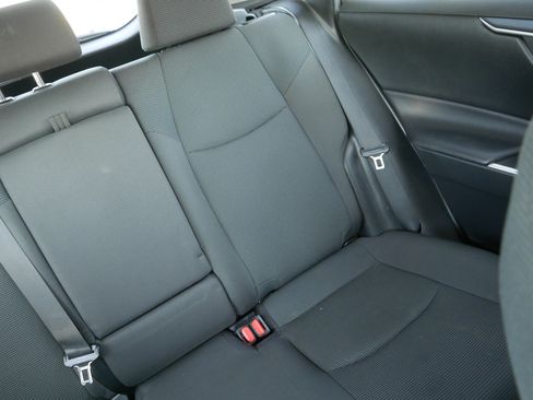 Used 2021 Toyota RAV4 LE AWD/4WD image 14