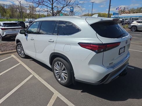 Used 2023 Toyota Highlander Platinum AWD/4WD image 6