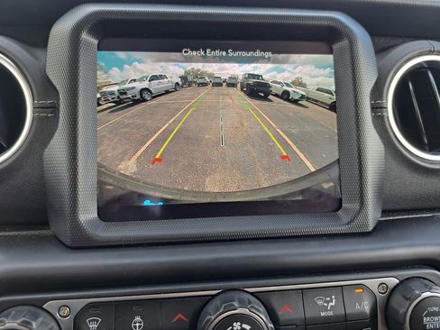 Used 2023 Jeep Wrangler Unlimited Sahara w/ Cold Weather Group image 10