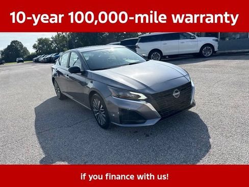 Used 2025 Nissan Altima 2.5 SV FWD image 12