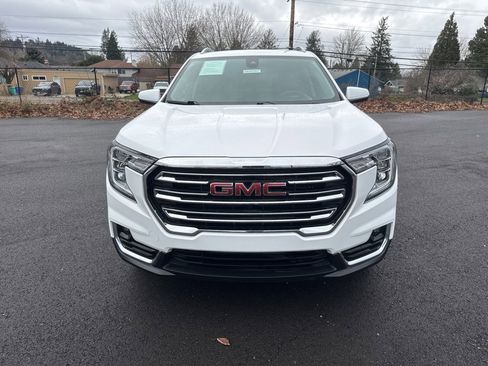 Used 2024 GMC Terrain SLT image 2