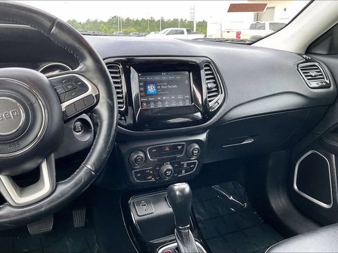 Used 2019 Jeep Compass Latitude FWD image 5