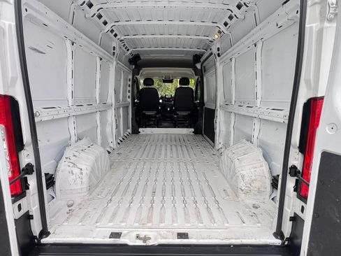 Used 2023 RAM ProMaster 2500 FWD image 11