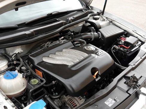 Used 2005 Volkswagen Golf GL image 76